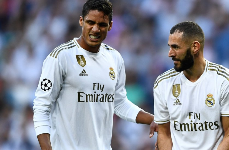 『巴塞罗那』皇马球迷春风得意，巴萨球迷吹头丧气，十分精彩的一场比赛