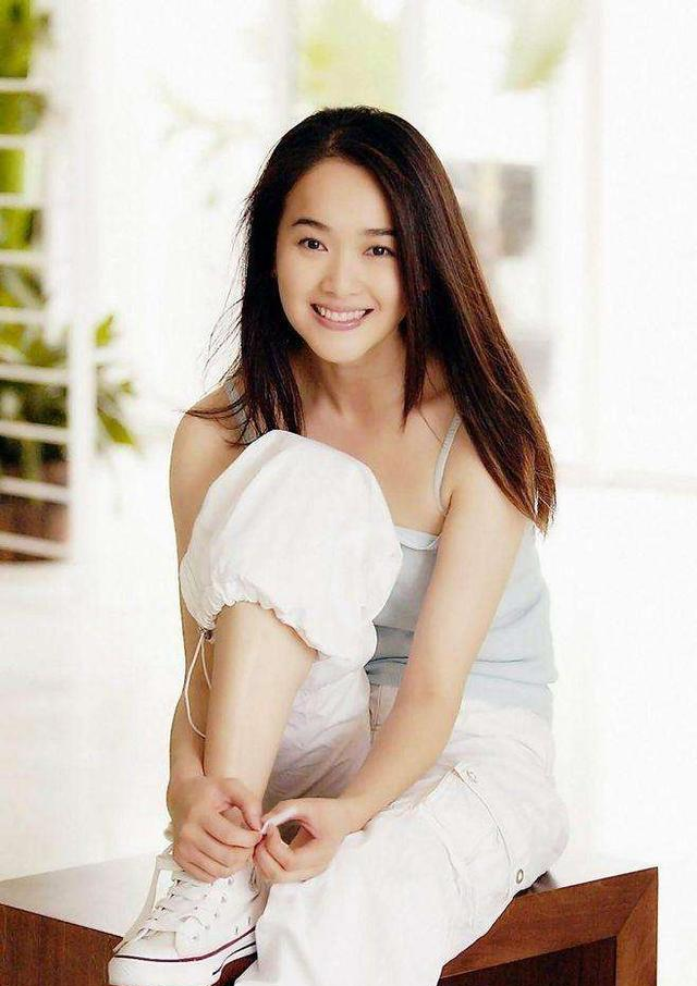 「左小青」16岁退役,4段情史,事业正红嫁大20岁老公,被丑夫独宠10年