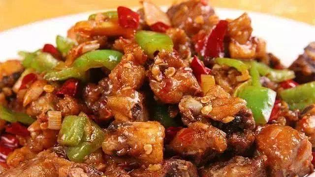 「辣椒」天热，餐桌常备的开胃下饭菜，香鲜、美味，让家人有食欲，吃饭香！