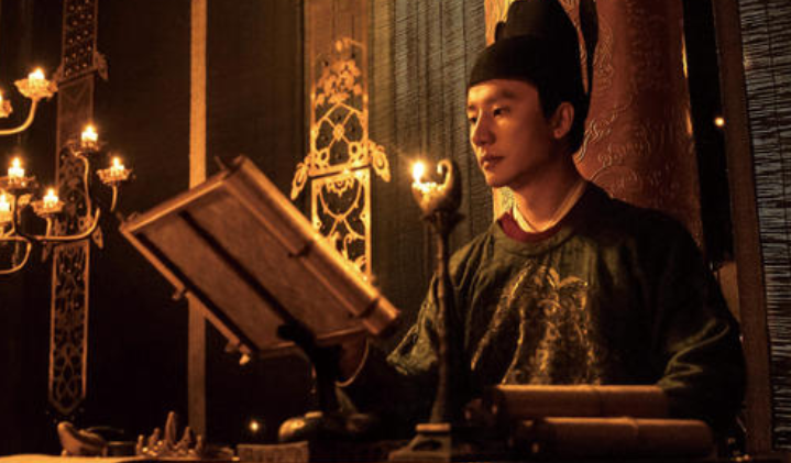 黄轩|黄轩：落榜3年才考上大学，走红后被曝和大15岁蒋雯丽地下恋