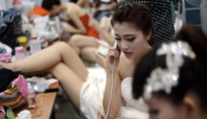娱乐圈|娱乐圈的18线模特，人前光鲜亮丽，私下生活却是这般模样