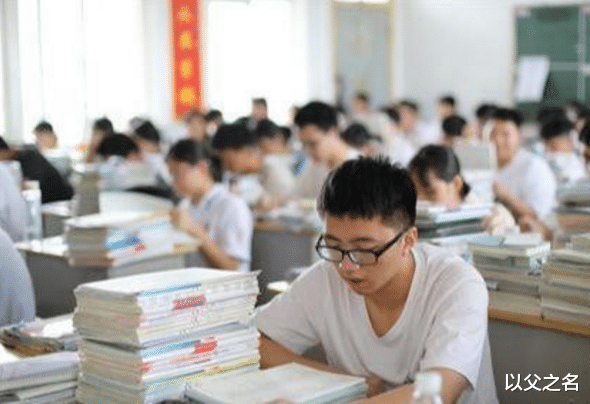 考试|还记得那个提前交卷，说“试卷太简单了”的高三考生吗？他现在怎么样了？
