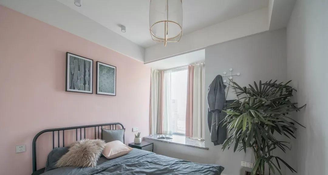 89平两居室，一进门把人迷住，客厅太漂亮了，卫生间还装隐形门！