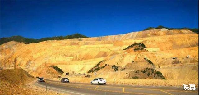 映真|全球最大露天矿，每年利润达200亿，2万矿工及家属享高级待遇