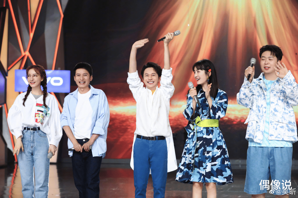『吴昕』快乐家族终于合体《向往的生活》！何炅说漏嘴：吴昕在蘑菇屋练舞