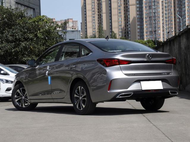 长安逸动|又一国产车“杀出重围”，30天卖出近1.5万台，不足5万思域比不了