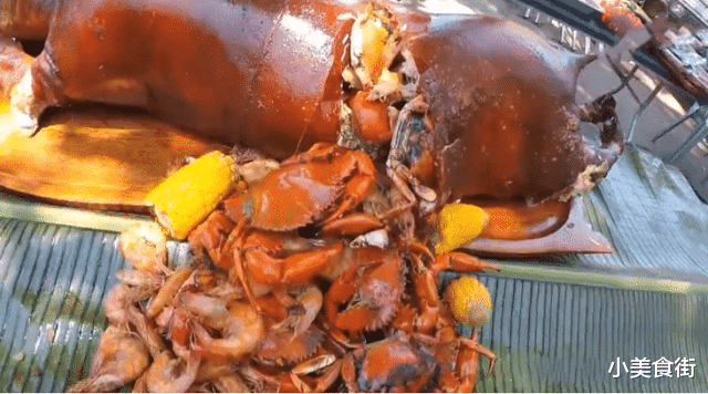 烤乳猪|旅游途中吃“烤乳猪”，不听导游的劝，1200元买了一整只，切开后：这是烤猪？