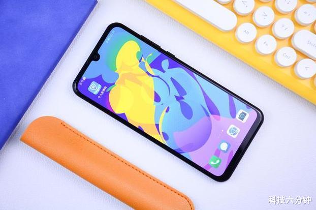 『荣耀play』荣耀彻底爆发了!屏幕指纹+麒麟810+4800万四摄,同价位基本无敌