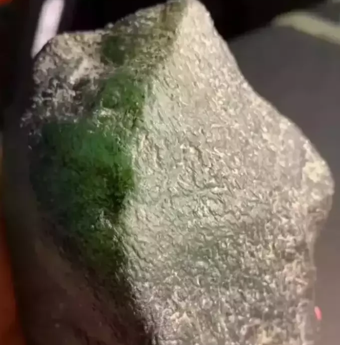 |从身家10亿，败到倾家荡产，一块翡翠原石又让他重回巅峰！