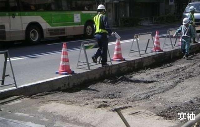 寒袖|中日沥青马路大对比：中国年年修，日本年年新，背后有何学问？