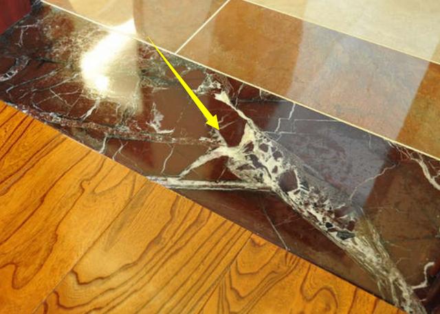 |越来越多人喜欢这么装修门槛石，见过的人都称赞，美观又大气