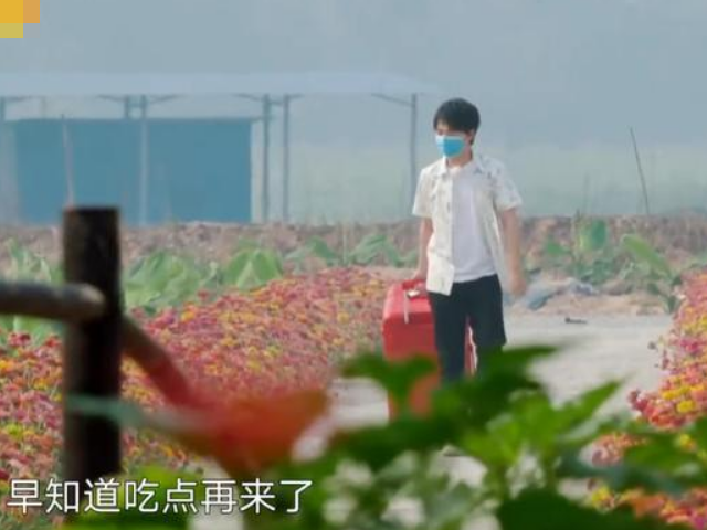 「郭麒麟」叫黄磊没礼貌，叫黄老师没个性，看到郭麒麟的叫法，不愧是少班主
