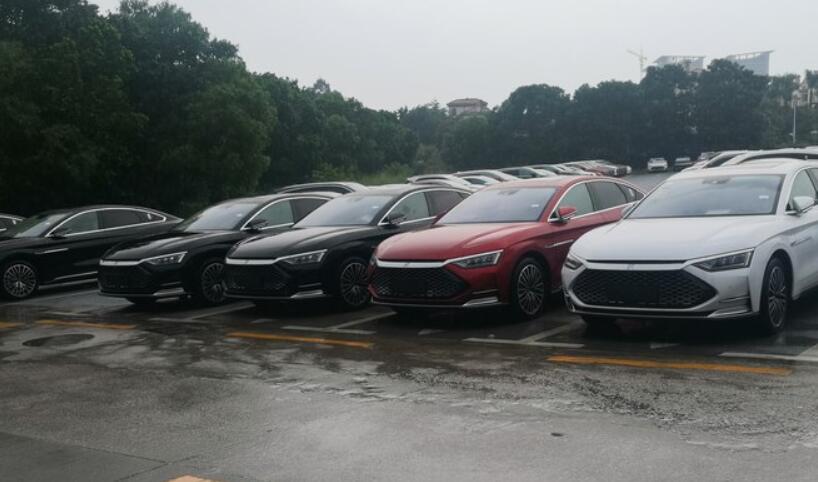 比亚迪汉ev|首搭刀片电池，累计交付仅1300台，比亚迪汉EV为何卖不动？