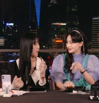 郑爽|郑爽直播发飙遭商家爆料：一个坑位赚近20万，怒斥其无职业操守