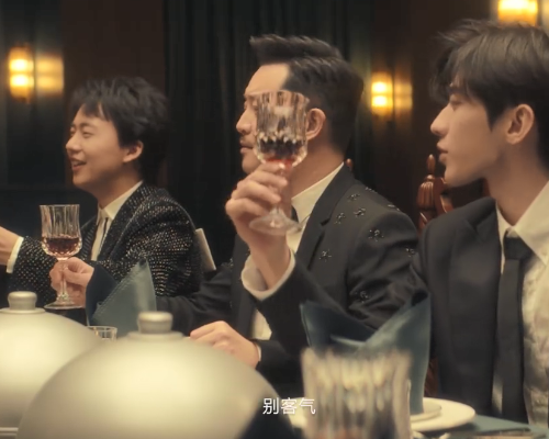 [奔跑吧兄弟]跑男宣传片站位郑恺最边上，可看到C位是谁，娱乐圈真的好现实