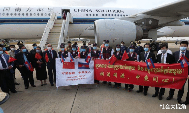 美国|拿着我国援助物资投靠美国，如今再遇困难，又希望中方再援助1000亿