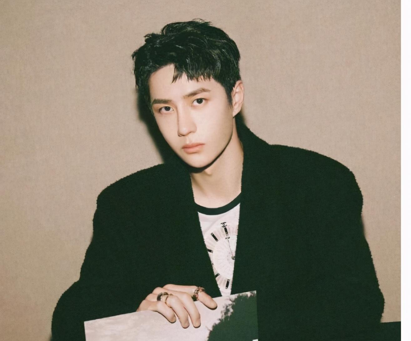 王一博|王一博事件反转？自己失误导致摔车，职业赛车手人设引质疑