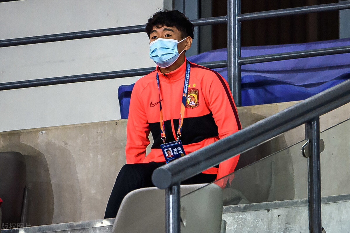 广州恒大|2-1险胜苏宁后，恒大聊天群炸锅了，艾克森道出球鞋上的秘密