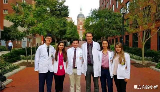 「高考状元」放弃北大保送,却被国外11所名校拒绝,当年的高考状元怎么样了?