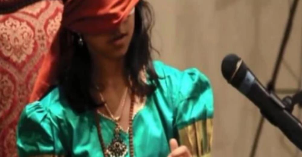 科学家▲看似普通的小女孩，却拥有“第三只眼睛”，科学家都无法解释！