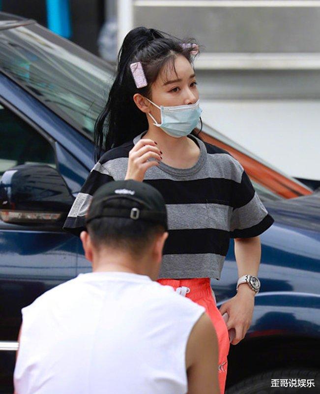 阚清子|阚清子被喊话减肥后力证自己，穿露脐装大秀小蛮腰，这谁扛得住？