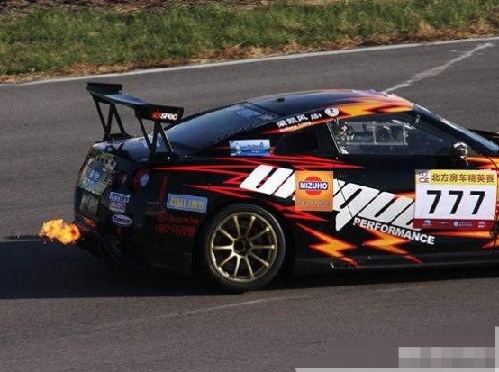 |手动挡汽车起步时,先加油还是半联动加油?