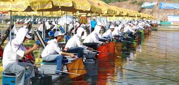 |“早上离家晚上回，声音未改肤已黑”这就是钓鱼！