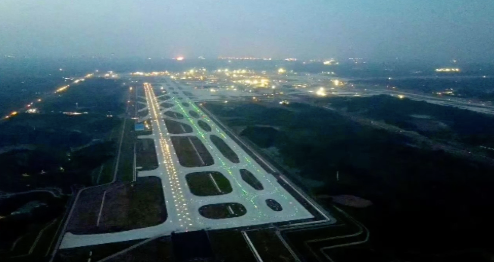 红星新闻|天府国际机场跑道首次亮灯！