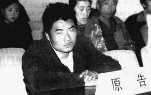 翼装飞行■男子救人后默默离去，少女家人上门报恩，他却将这家人告上法庭