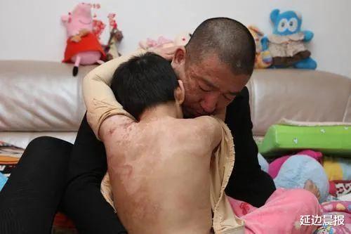 延边晨报|抚顺6岁女童被虐待，家庭情况曝光，每个月都有讨债的追上门