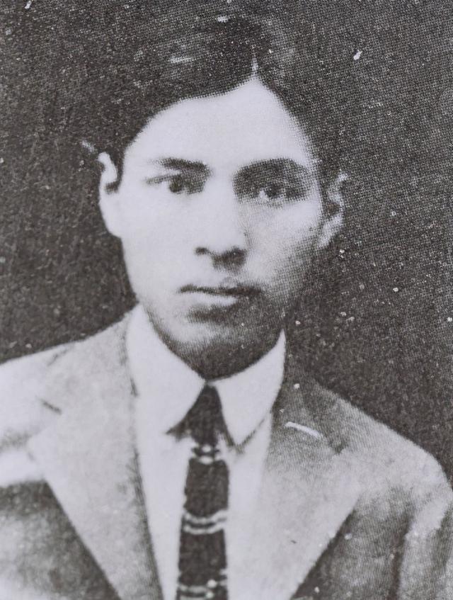 革命|党内英才李硕勋28岁牺牲，妻子为他守寡一生，儿子成总理
