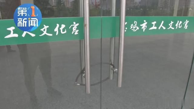陕西■痛心！陕西一文化宫玻璃门倒塌致3岁男童身亡