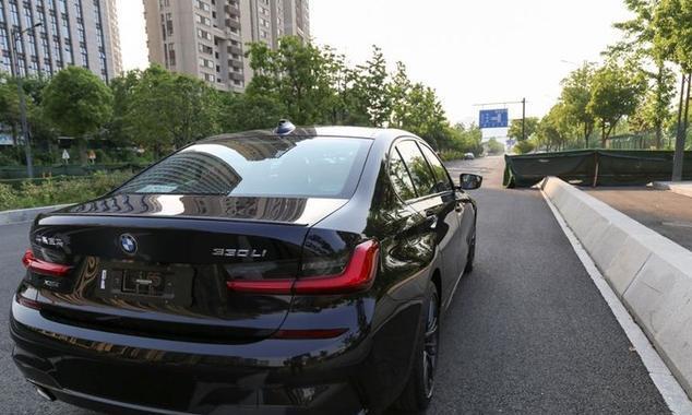 『宝马5系』落地42万没要宝马5系,却提了辆宝马330i,车主:说了一句心里话