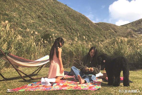 grace:Grace长大成翻版曹格,皮肤黝黑发量感人,穿露脐装成美少女