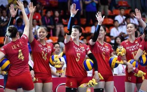 [女排]女排球员衣服不合身，张常宁队服有点紧，身体轮廓明显