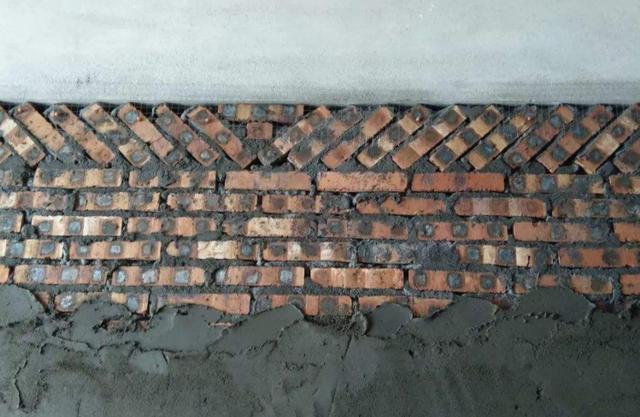 ##泥工砌墙若是没加这玩意，赶紧让他返工，太不专业了