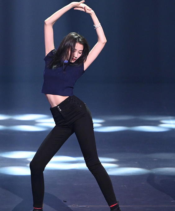 「鹿晗」鹿晗才是“撒糖”高手，感叹172的女生跳舞太难，黄子韬表情亮了