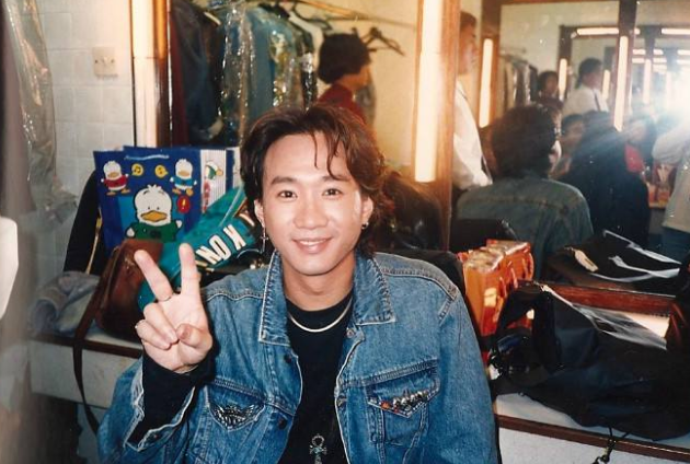 黄龄|黄龄摔下舞台引热议，舞台事故已屡屡发生，一代巨星还因此丧命