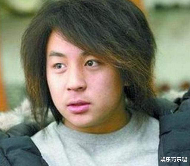 释小龙|被亲爹当摇钱树吸血多年,与何洁分手遭抹黑,32岁帅成玻尿酸男神