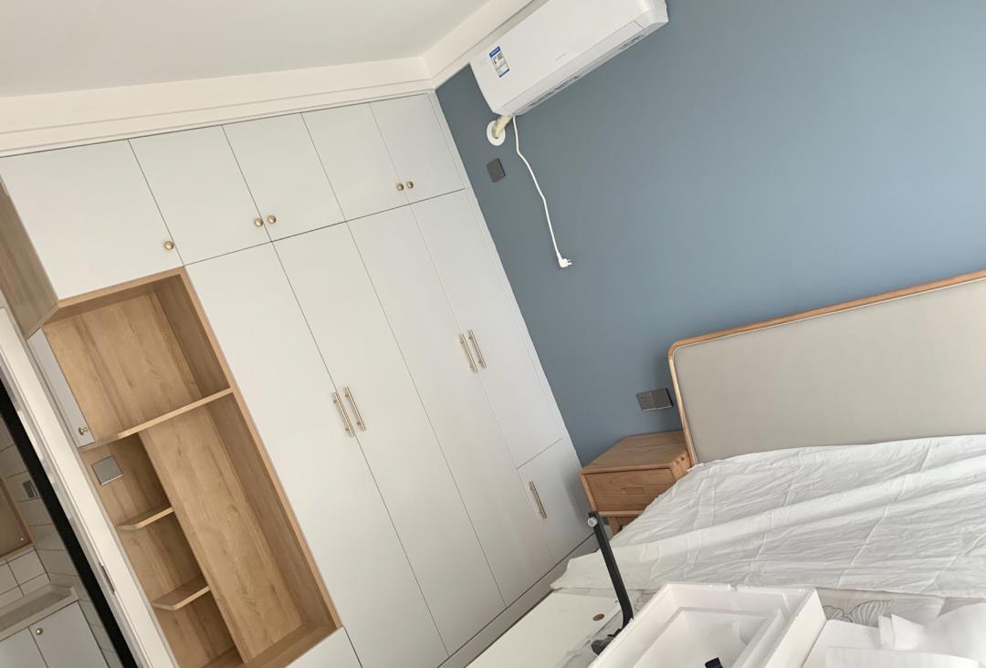 |辛苦10个月的装修成果，很满意，入户鞋柜很实用，电视墙不做造型