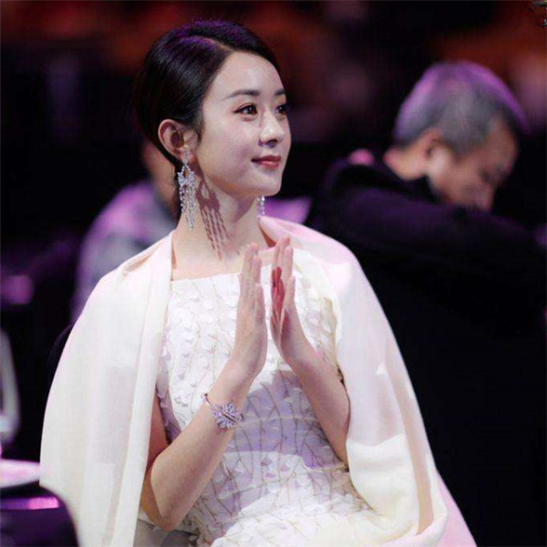 赵丽颖|赵丽颖不只是一名演员，竟还有四个特殊身份，冯绍峰真是高攀了！