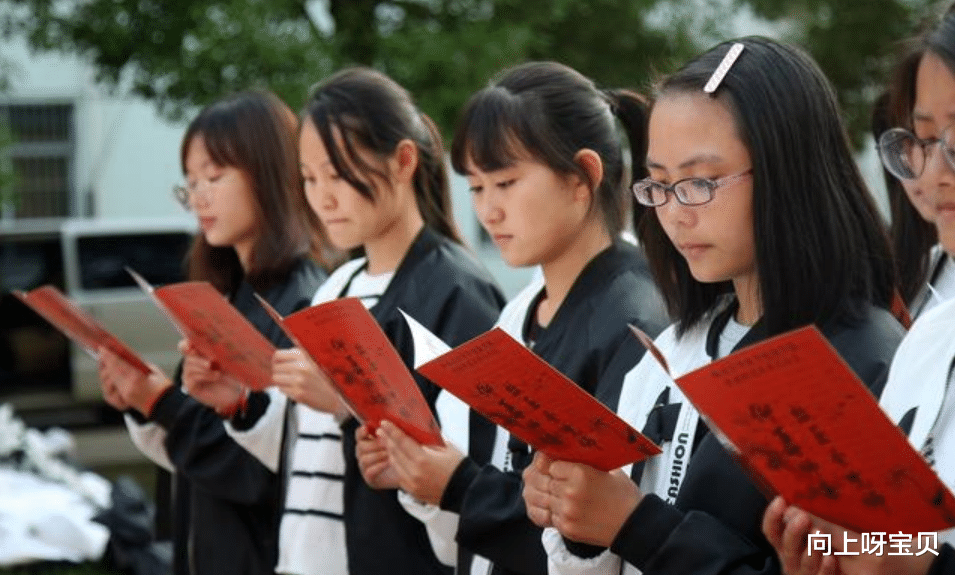 教育部|教育部：这类应届毕业生直接“入编入岗”，网友：毕业就捧铁饭碗