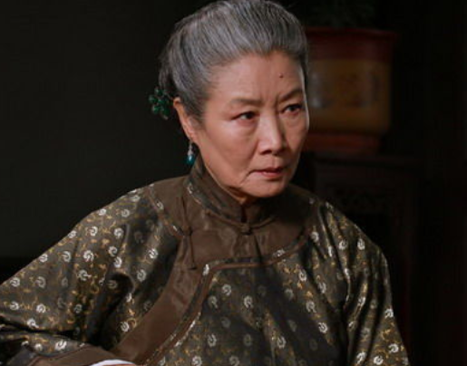 吕中|她是国家一级演员，儿子是导演，儿媳是影后，女儿更是国家骄傲