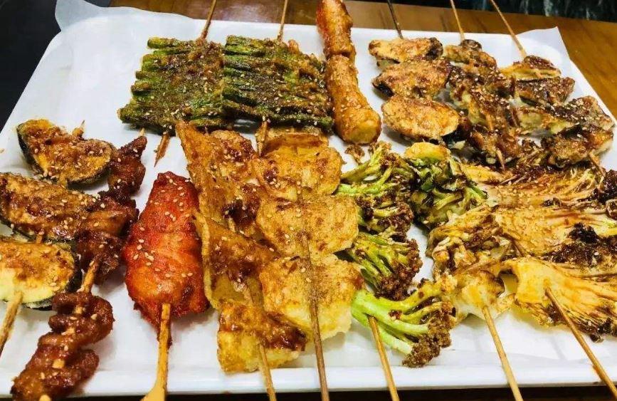 面筋@地摊小吃“利润霸王”：成本低到怀疑味蕾，第一种多数人难以拒绝