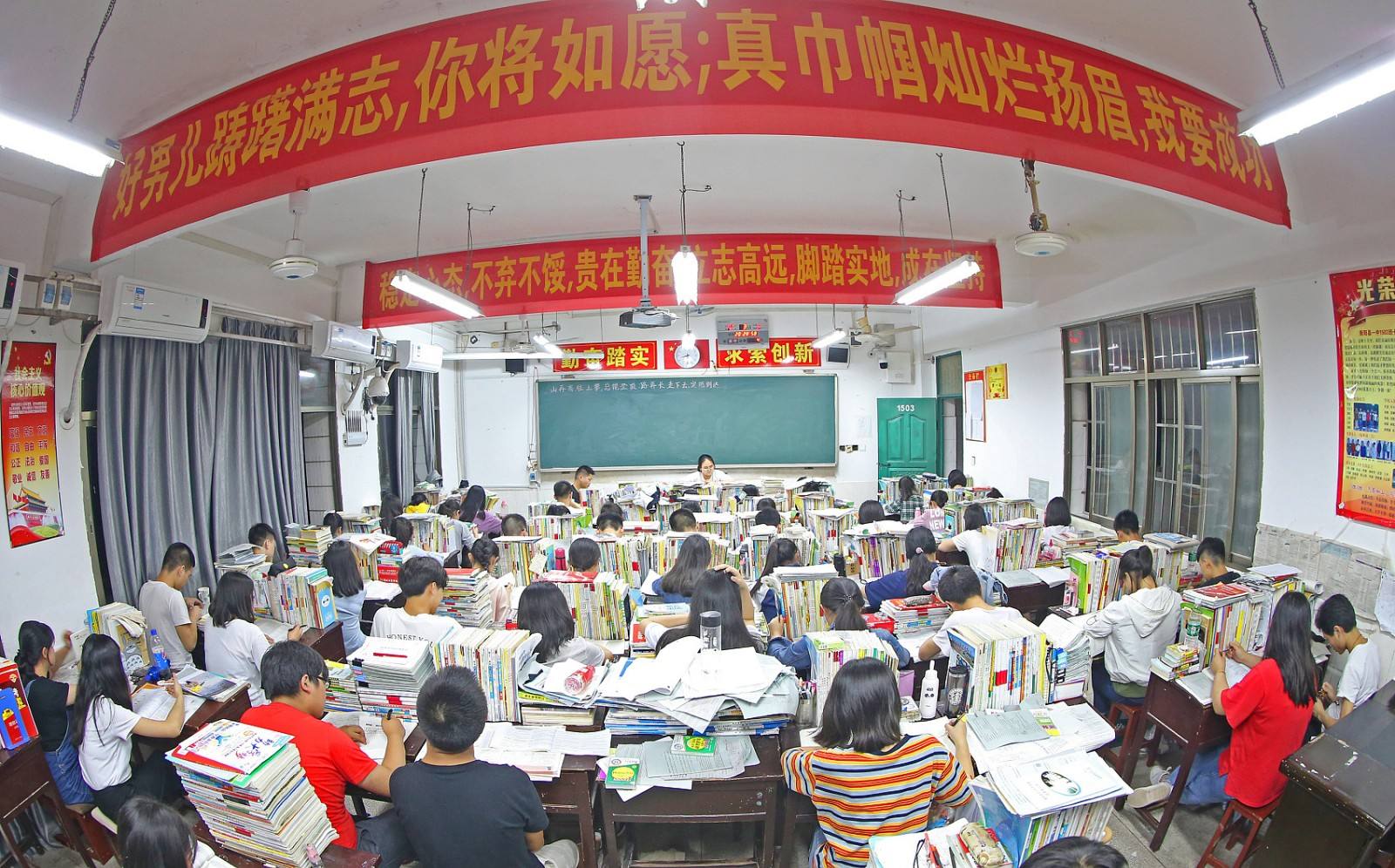 「高考」成绩出来前和成绩出来后的反应，很现实