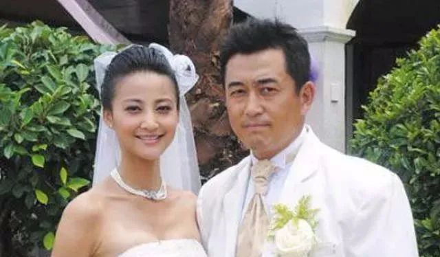 「张歆艺」被大11岁前夫批“恶心”的张歆艺，是如何把一手烂牌打成了王炸？