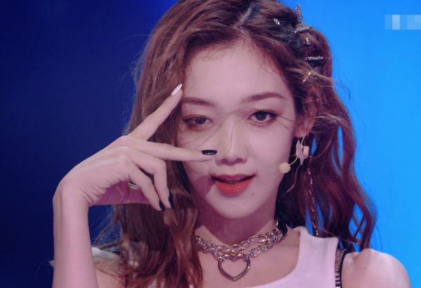 陈卓璇|硬糖《明日之子》怼脸拍，刘些宁失去辨识度，陈卓璇脸大，c位让人意外