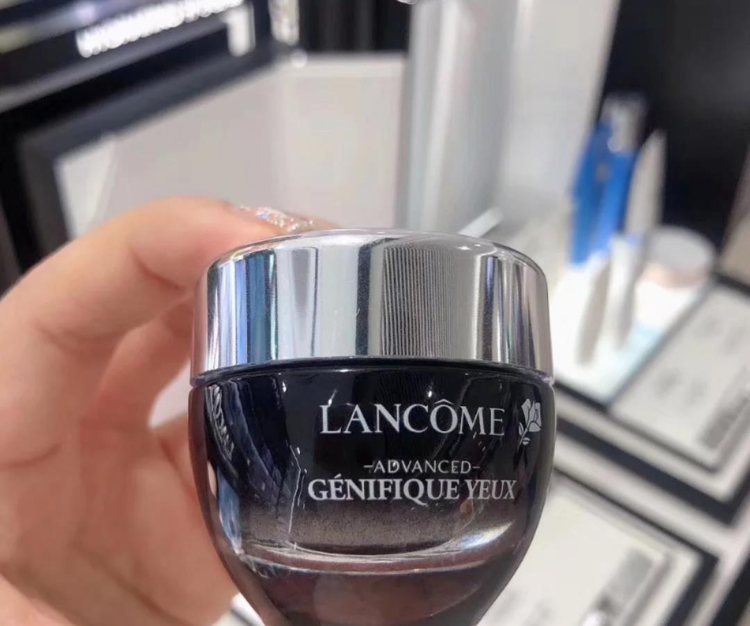 「眼霜」口碑超好眼霜测评：小棕瓶抗蓝光，兰蔻淡纹好，后两款有钱人用！