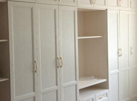 「」定制衣柜万万别用这种材质，装了也是白费功夫，纯属浪费钱