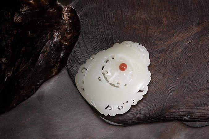 []美玉传家，福泽绵延，玉有真灵，传承真意